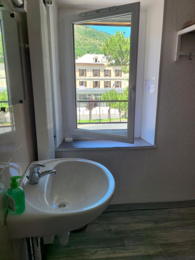 Hotel De La Gare Briançon Eksteriør bilde